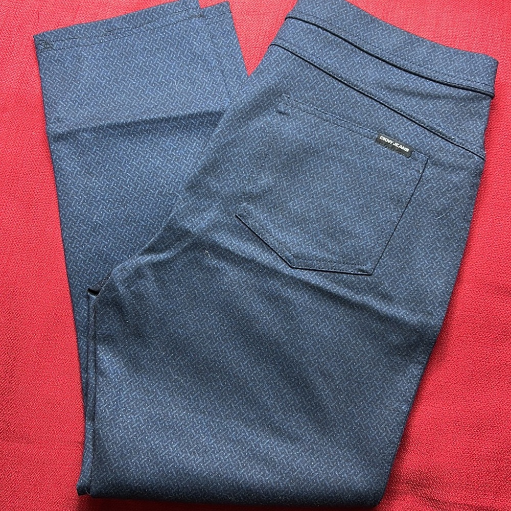 DKNY women's size medium pull on Comfort Stretch blue pants 25” inseam